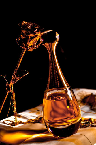 عطر و ادکلن دیور جادور (ژادور)